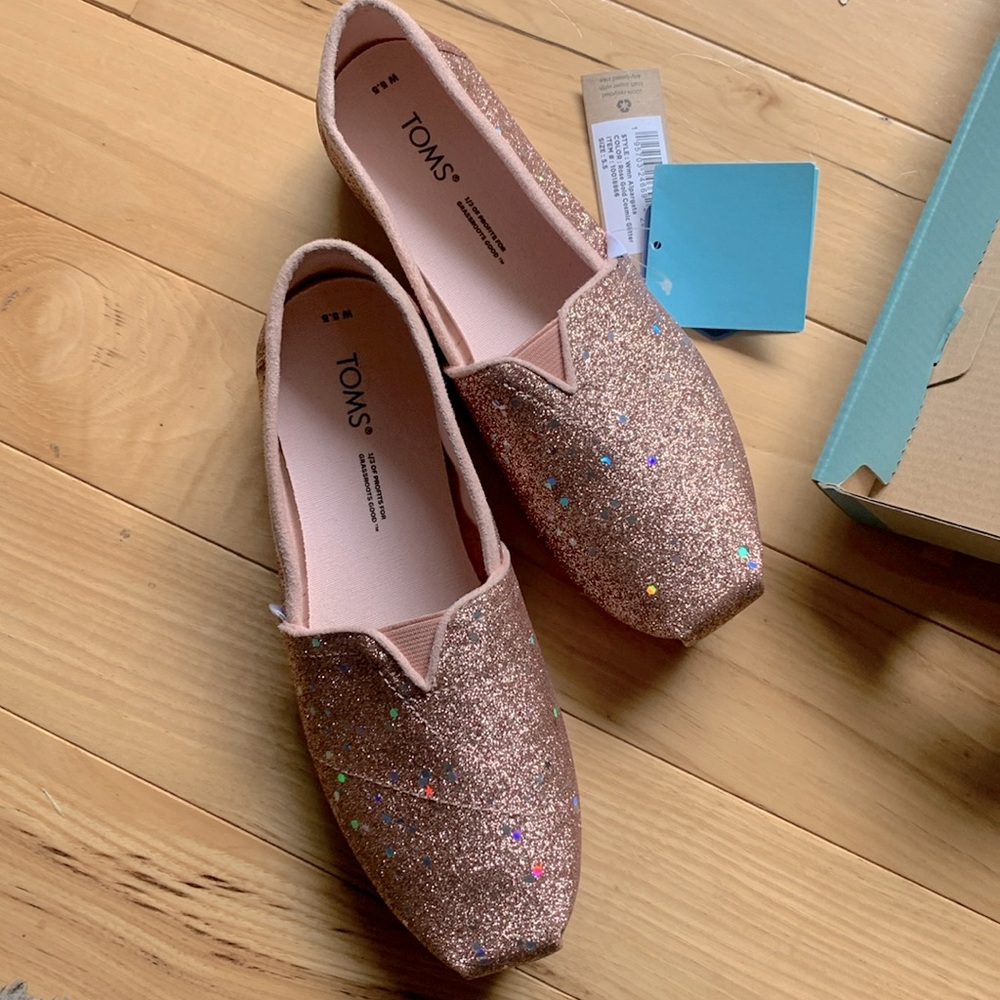 Tom’s nwt alparhsta rose gold cosmic glitter size 5.5. Never worn.